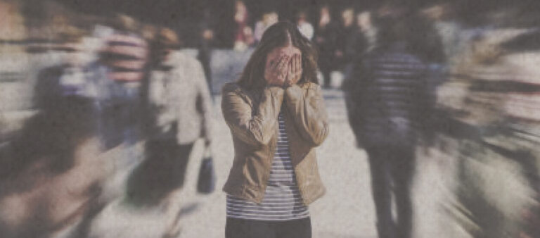 الشارع بعد التاسعة: كيف أعادت قرارات تقليل الإضاءة رسم حركة النساء في مصر؟